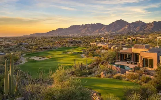 Luxury homes near golf and country club amenities in the Tucson foothills