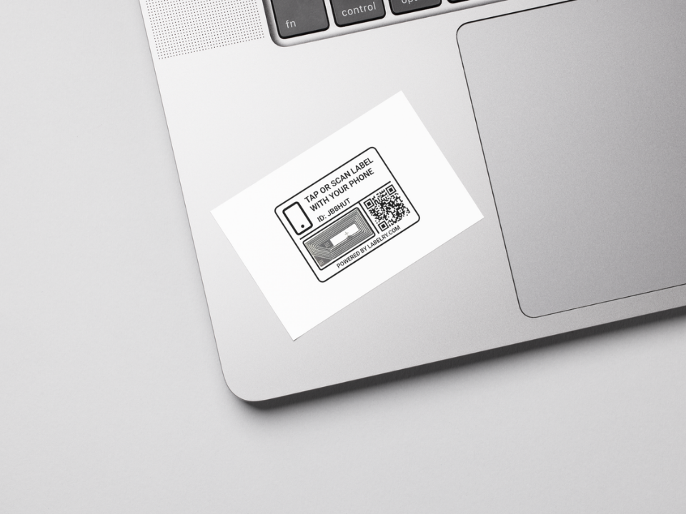 Box with smart label