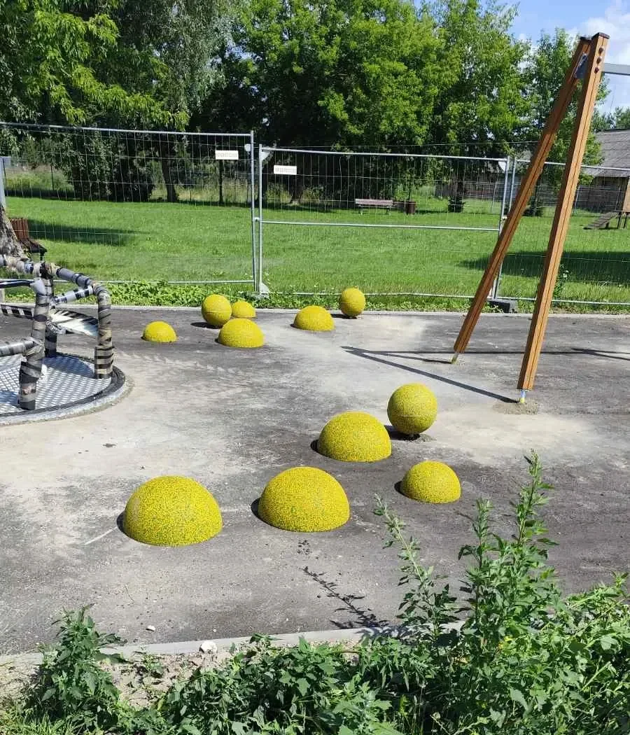 Sūpynių zona su EPDM erdviniais elementais