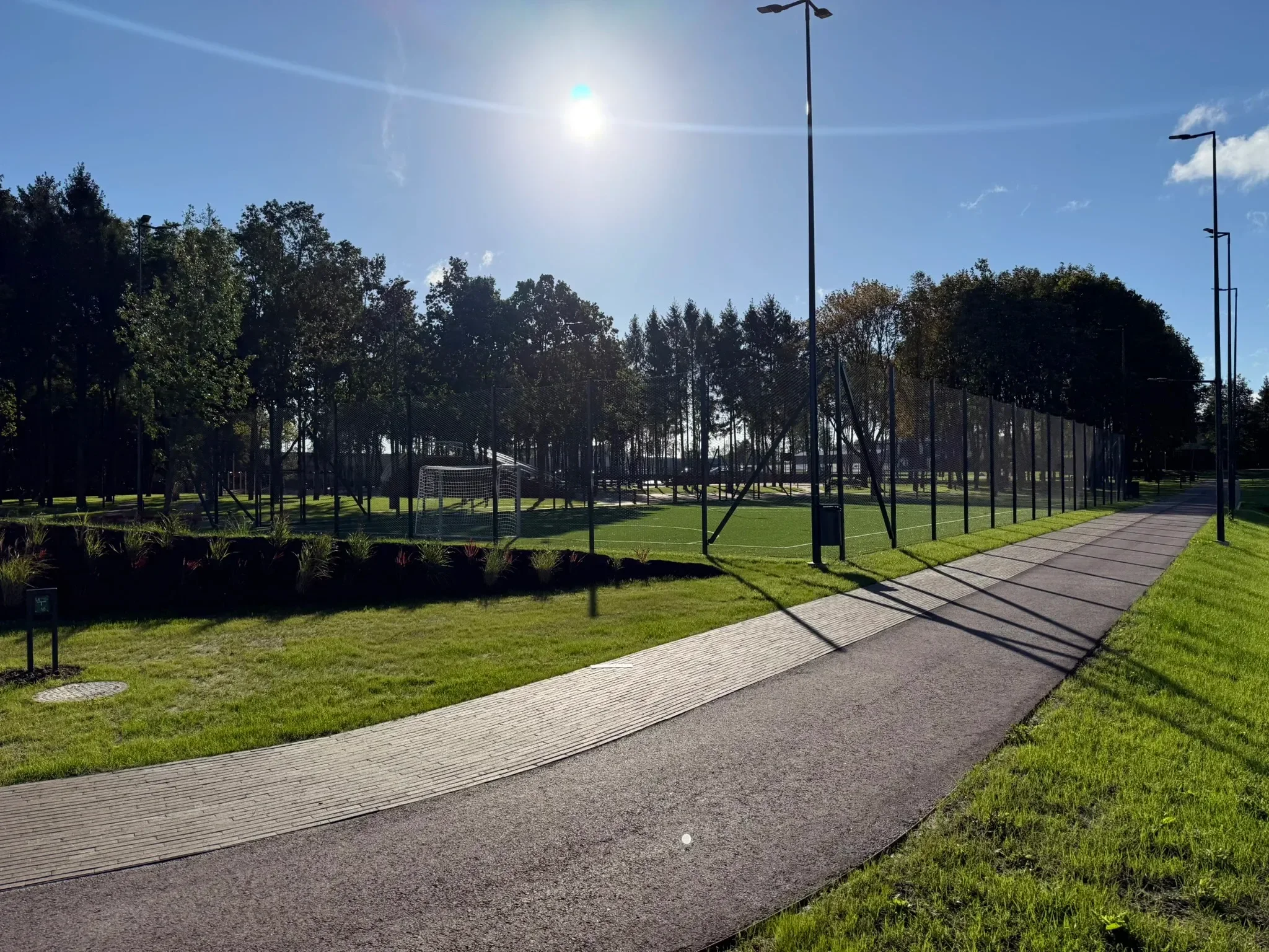 Futbolo aikštelės aptvaras ir takas Giraitės Šeimos parke