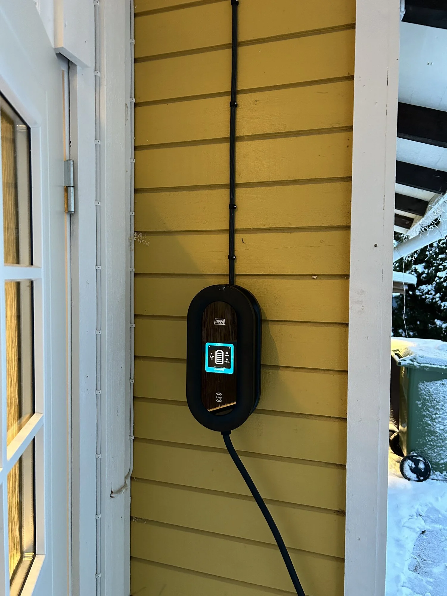 DEFA laddbox installation villa Västerås