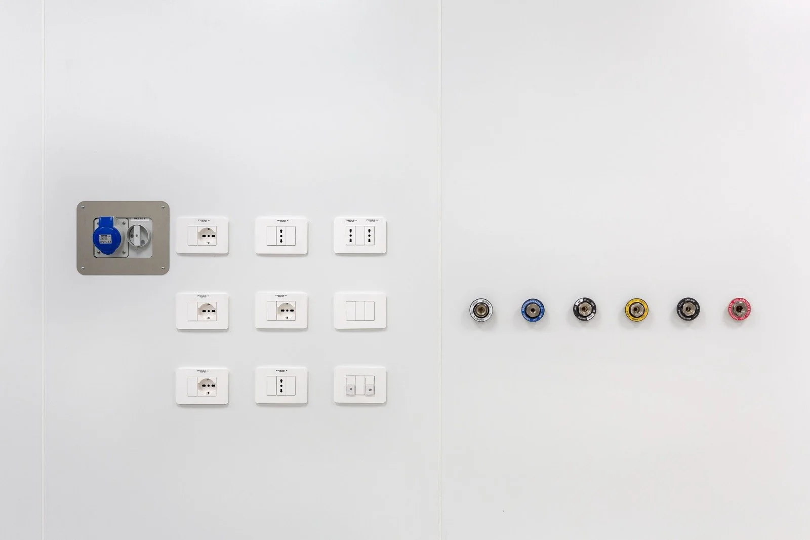 De Bellis - Pavimento conduttivo