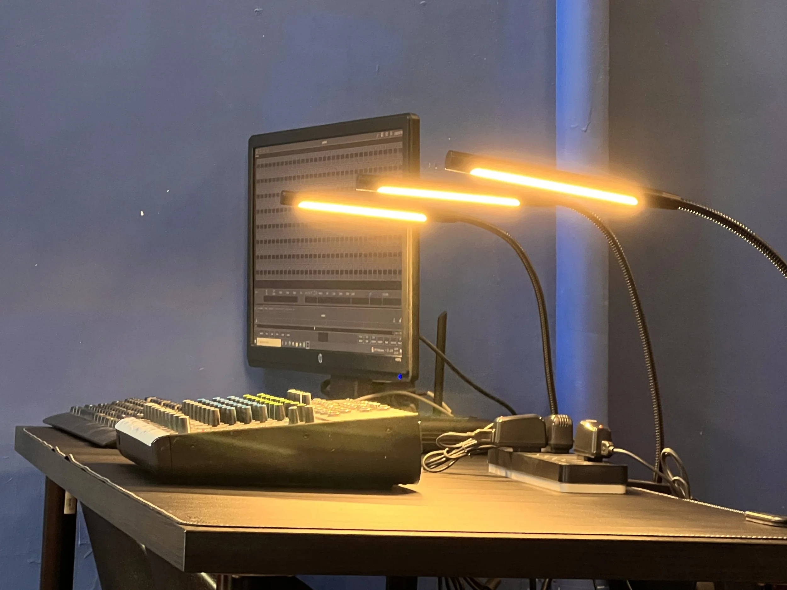 Technical production table at The ���߲ݴ�ý