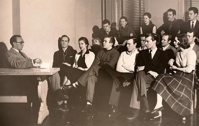 Sanford Meisner teaching a group of students, including a young Robert Duvall.
