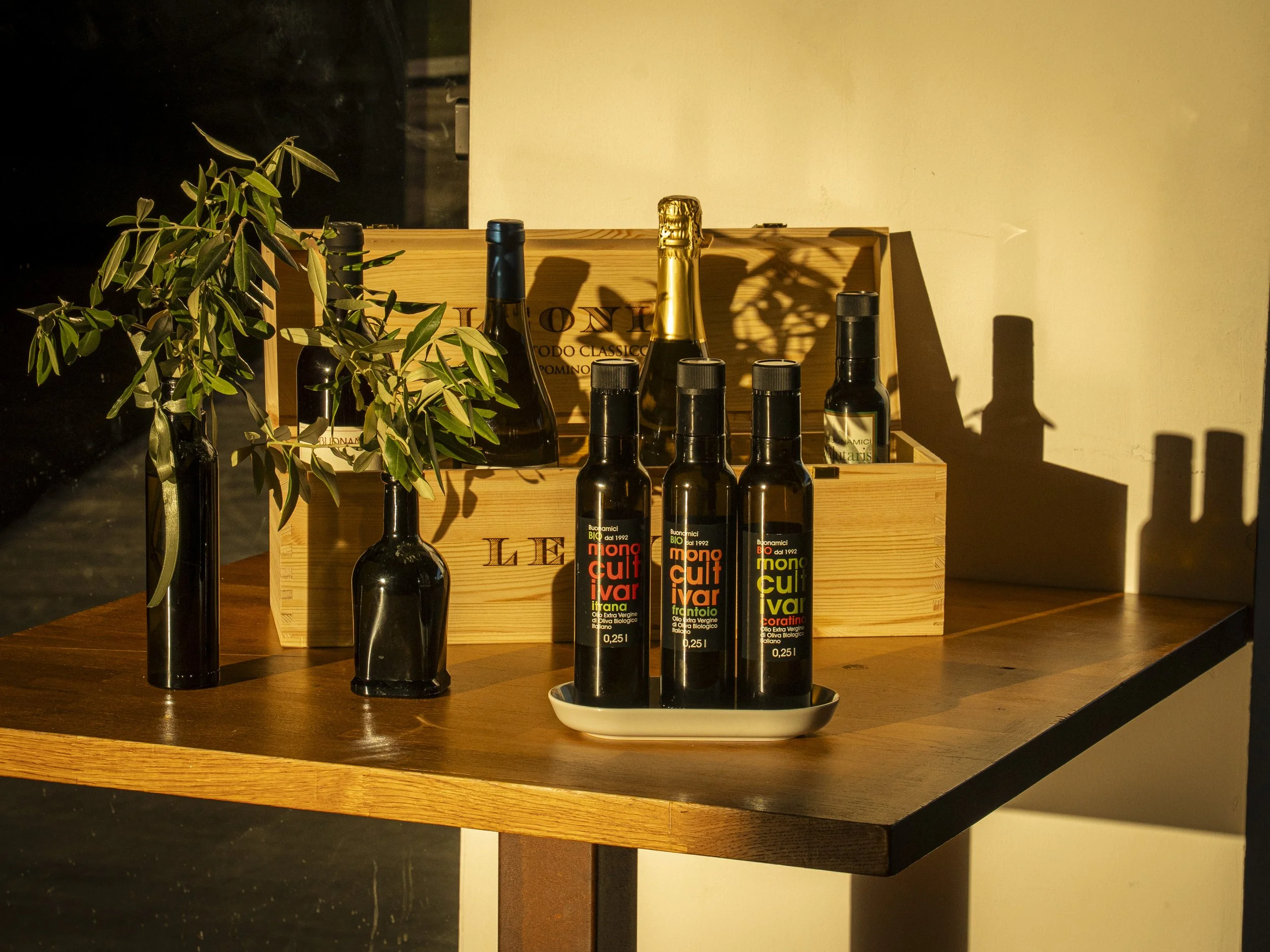 Le bottiglie dell'olio di casa