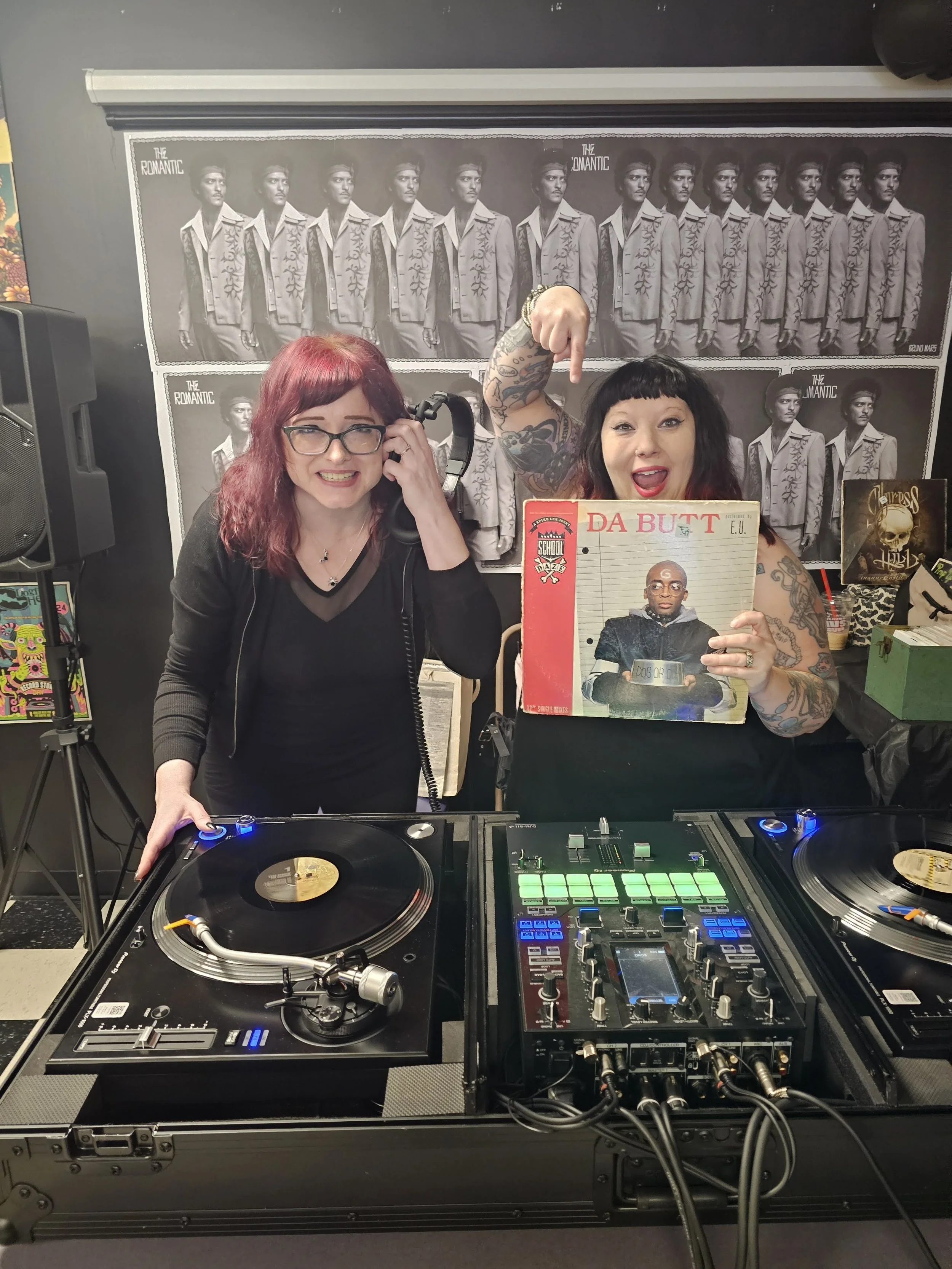 Erin and Beth from XCSB, Spin the Black Circle 90s set