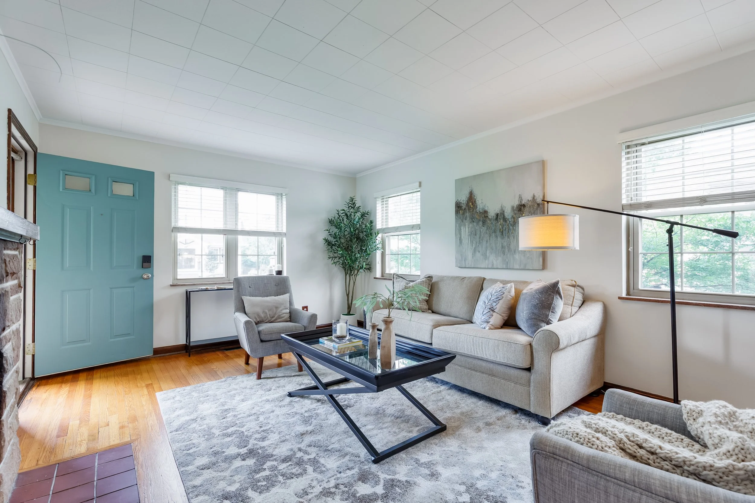 The same Living room photographed using ambient light