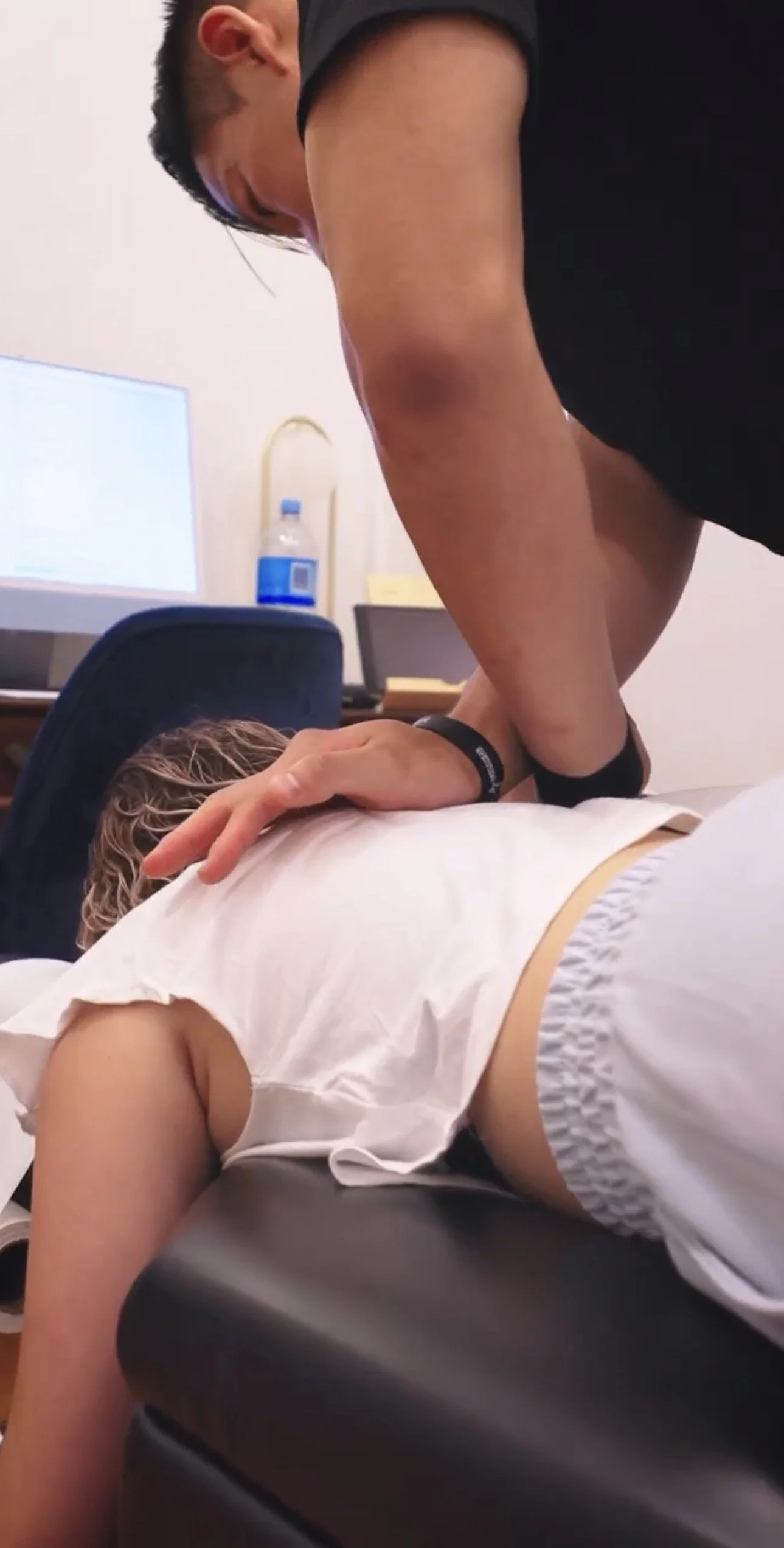 Dr Luke Shin adjusting a patient on the table at SPINELAB, Westmere