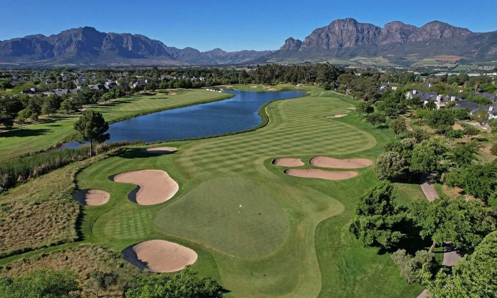 Pearl Valley clubhouse and lake