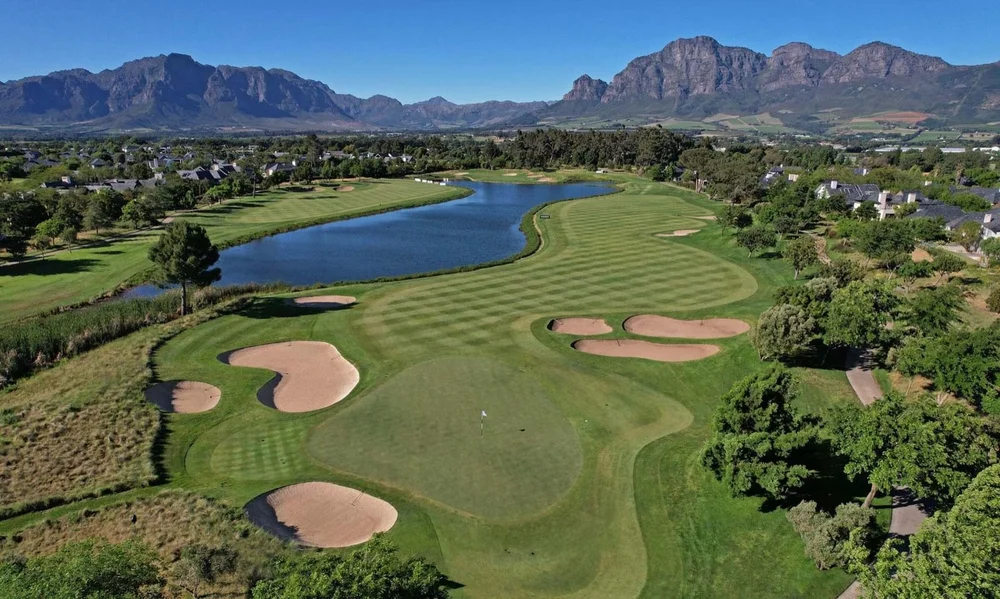Pearl Valley clubhouse and lake