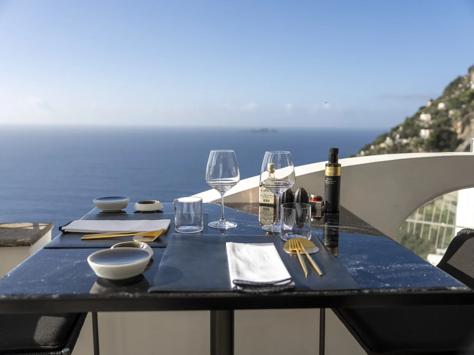 Sea-view dining at Hotel Villa Franca