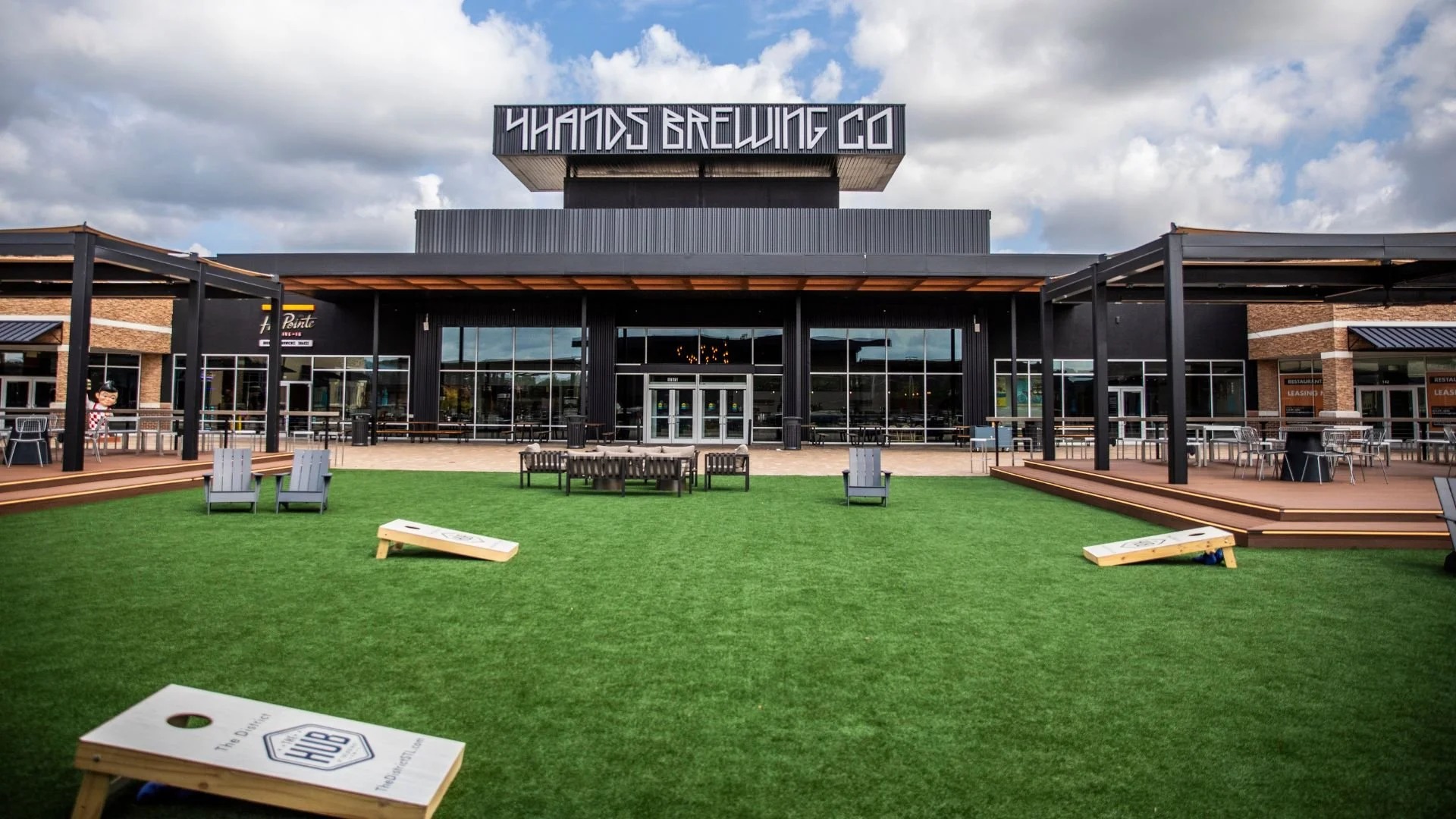 4 Hands Brewing at The District Chesterfield MO dining and entertainment