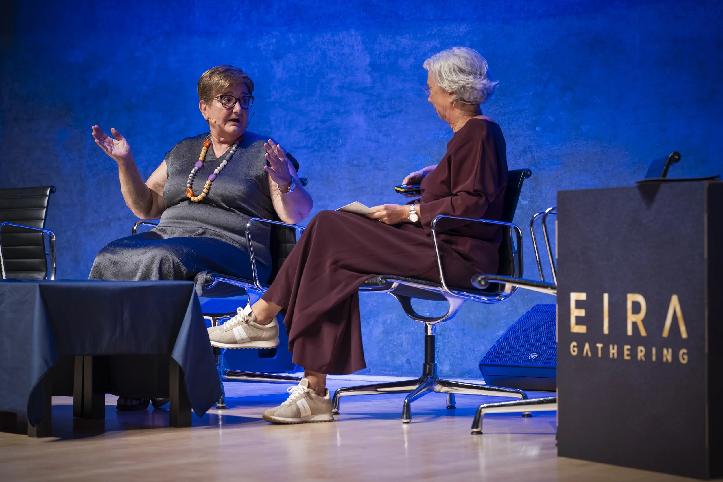 Dr. Teresa Pont in Conversation, photograph 164