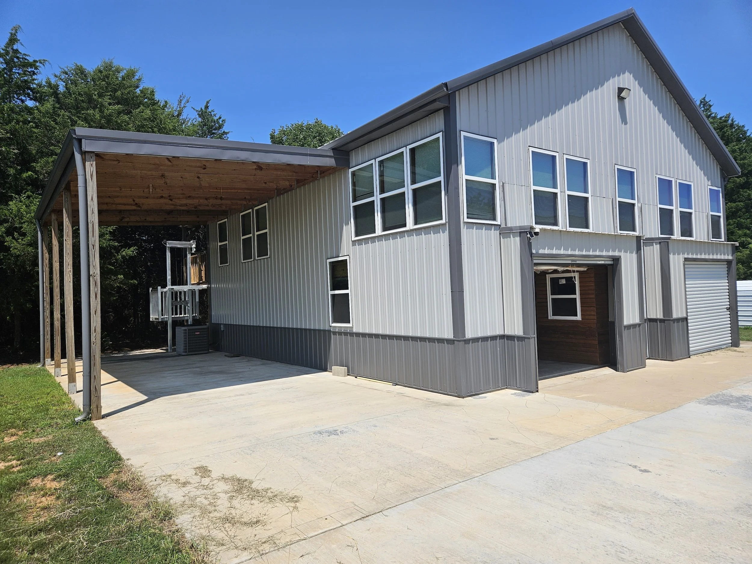 Rancho 1 at Pinoy Ranch: A modern elevated luxury cabin rental with a spacious deck in Canton, TX.
