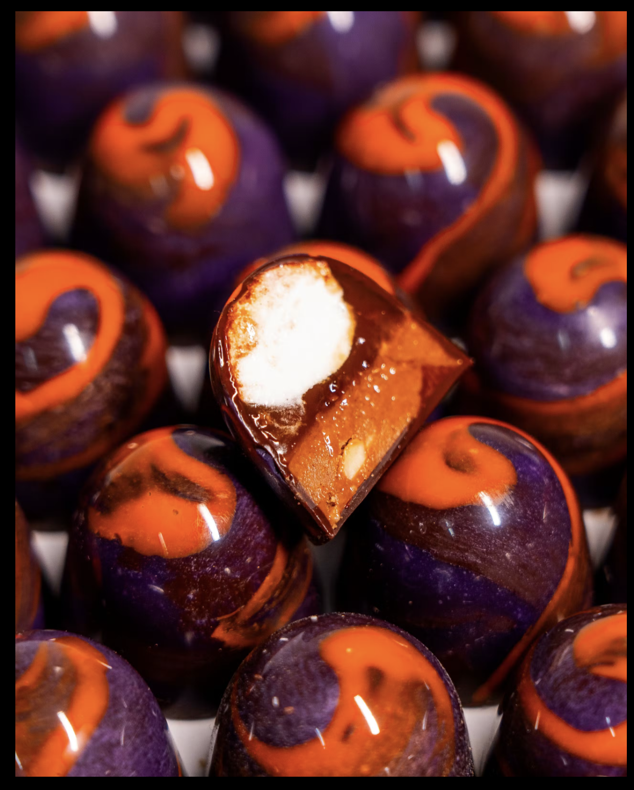 24 Onzas artisan chocolates close up