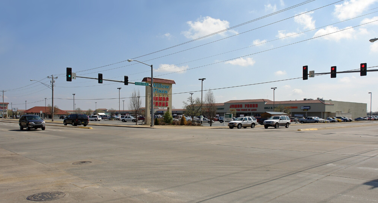 Willow Plaza