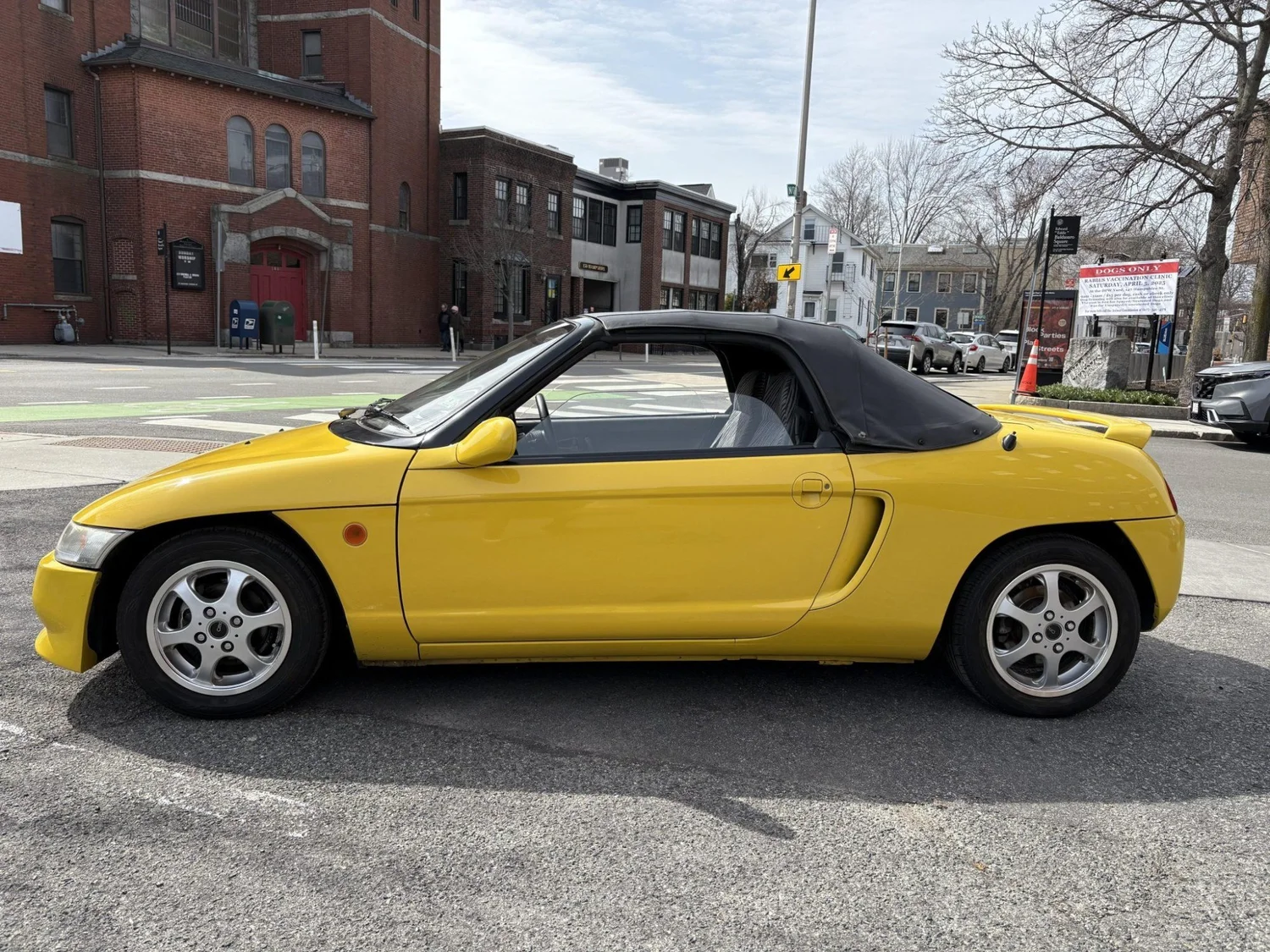 Side view of the yellow 1992 Honda Beat on Citta wheels