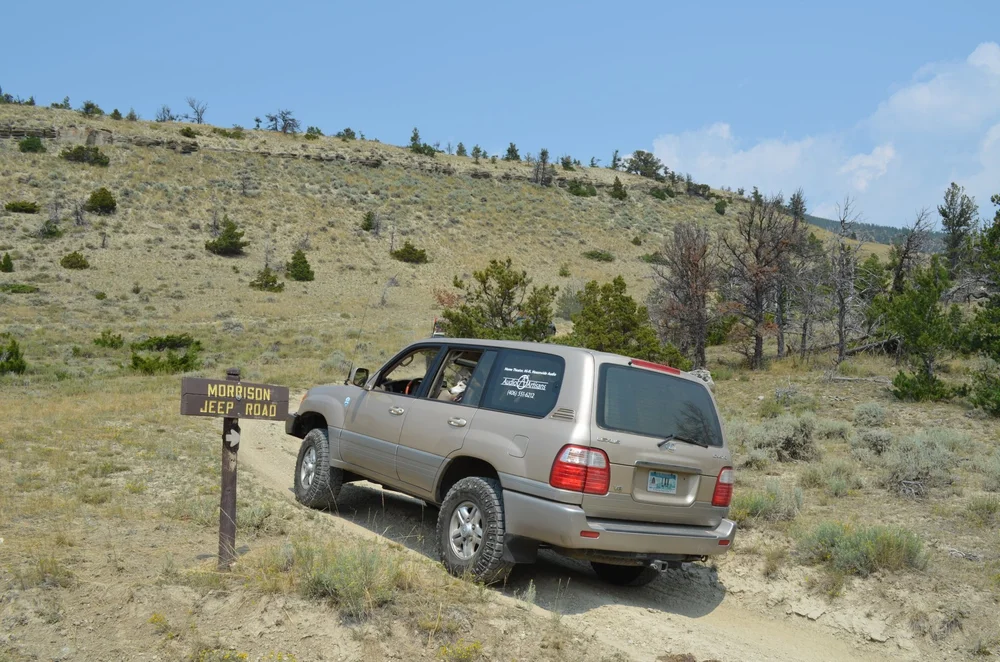 Land Cruiser passing the Morrison Jeep Road sign