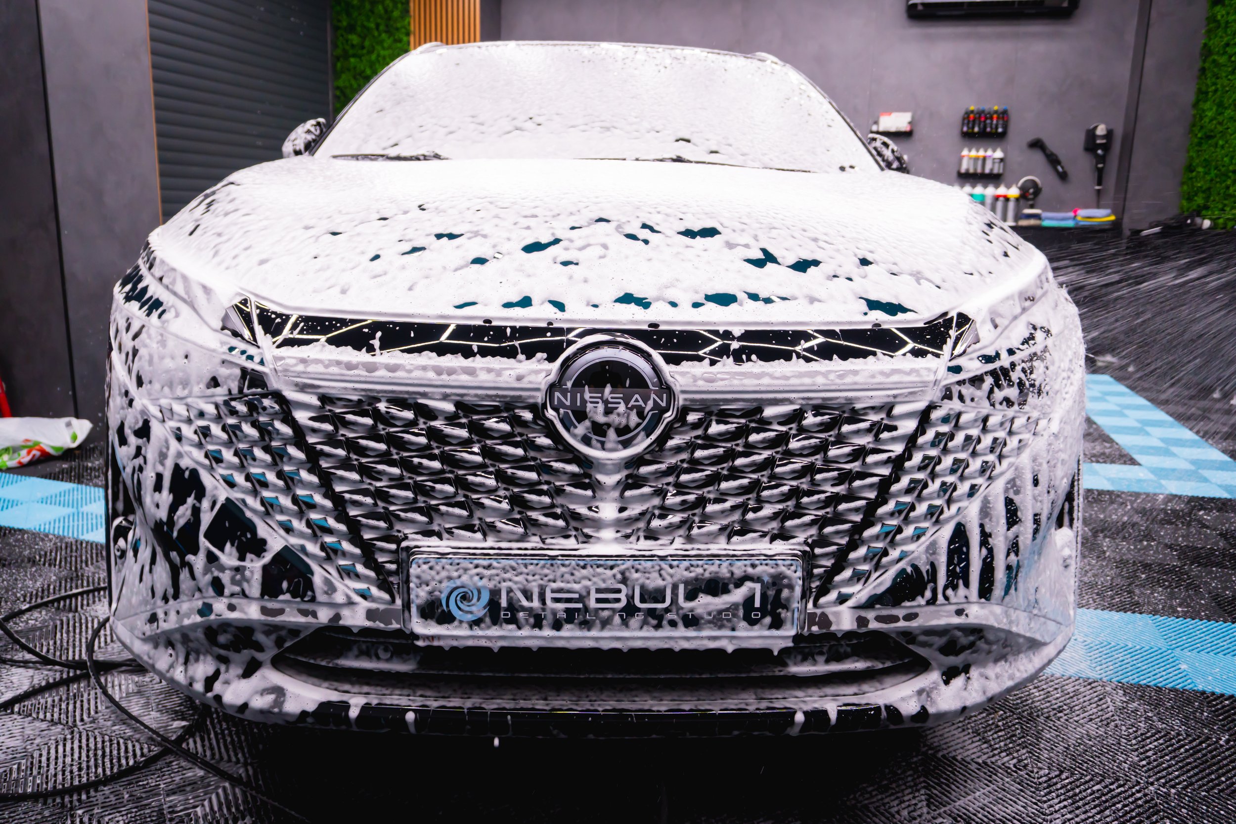 Предна част на Nissan Qashqai с активна пяна