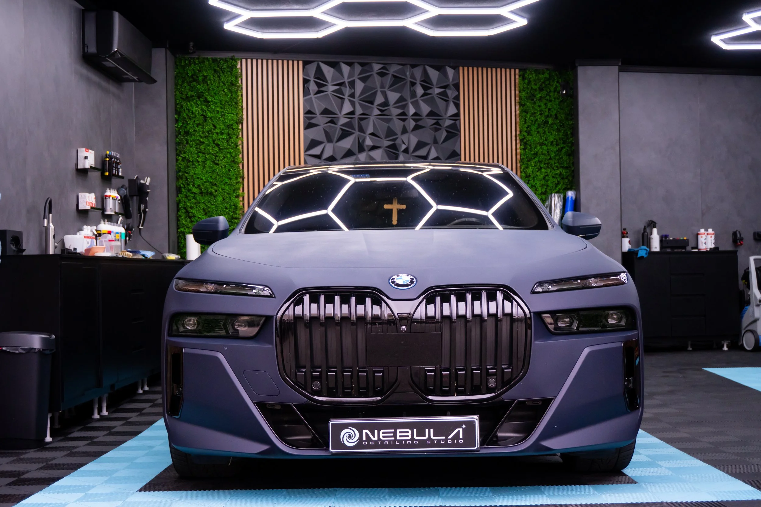 BMW i7 след интериорен и екстериорен детайлинг в Nebula Detailing Studio