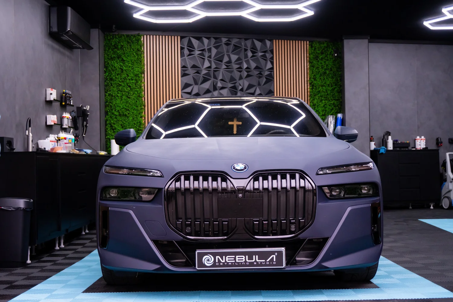 BMW i7 след интериорен и екстериорен детайлинг
