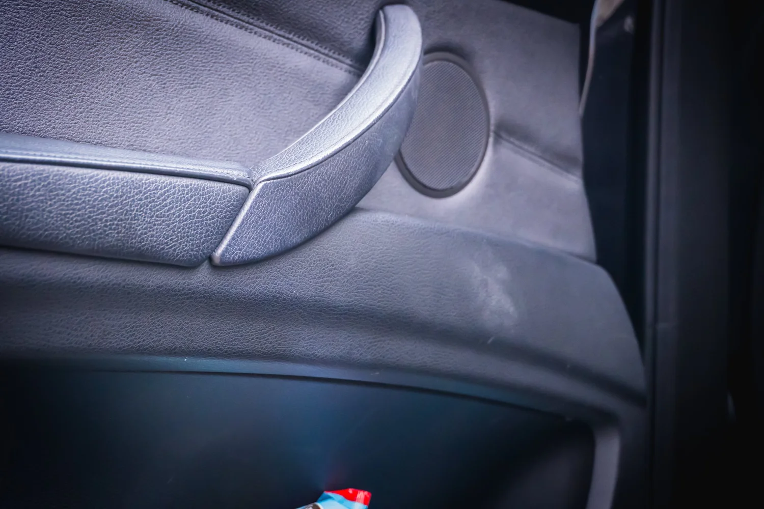 Замърсяване по интериора на BMW X5
