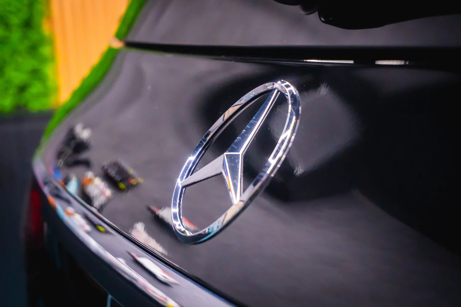 Mercedes емблема след детайлинг