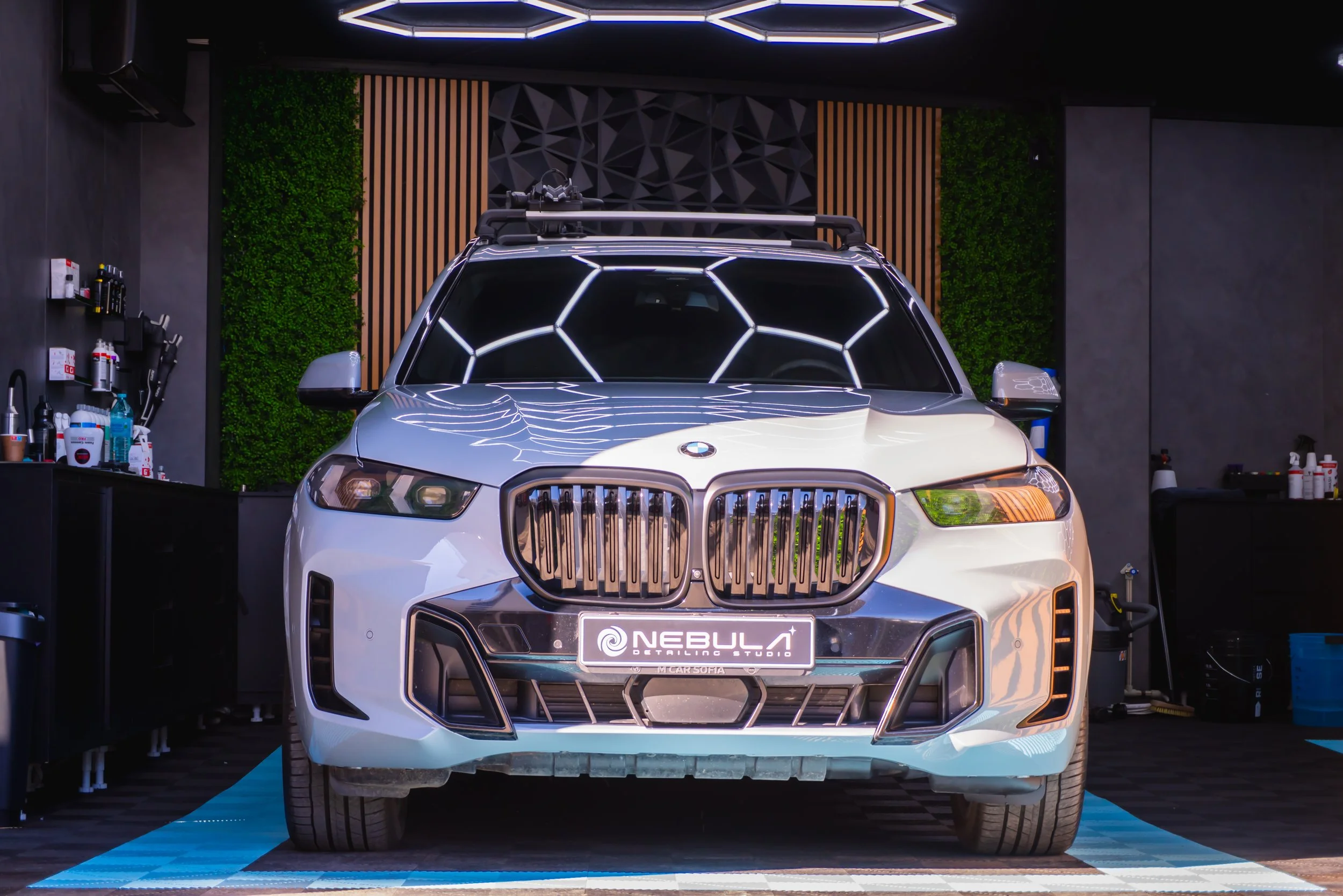 BMW X5 след интериорен детайлинг, озон и защитни обработки в Nebula Detailing Studio
