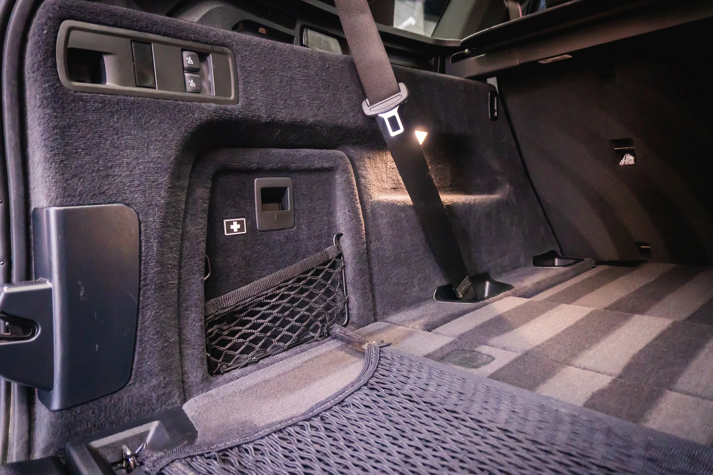Дясна страна на багажника на BMW X5