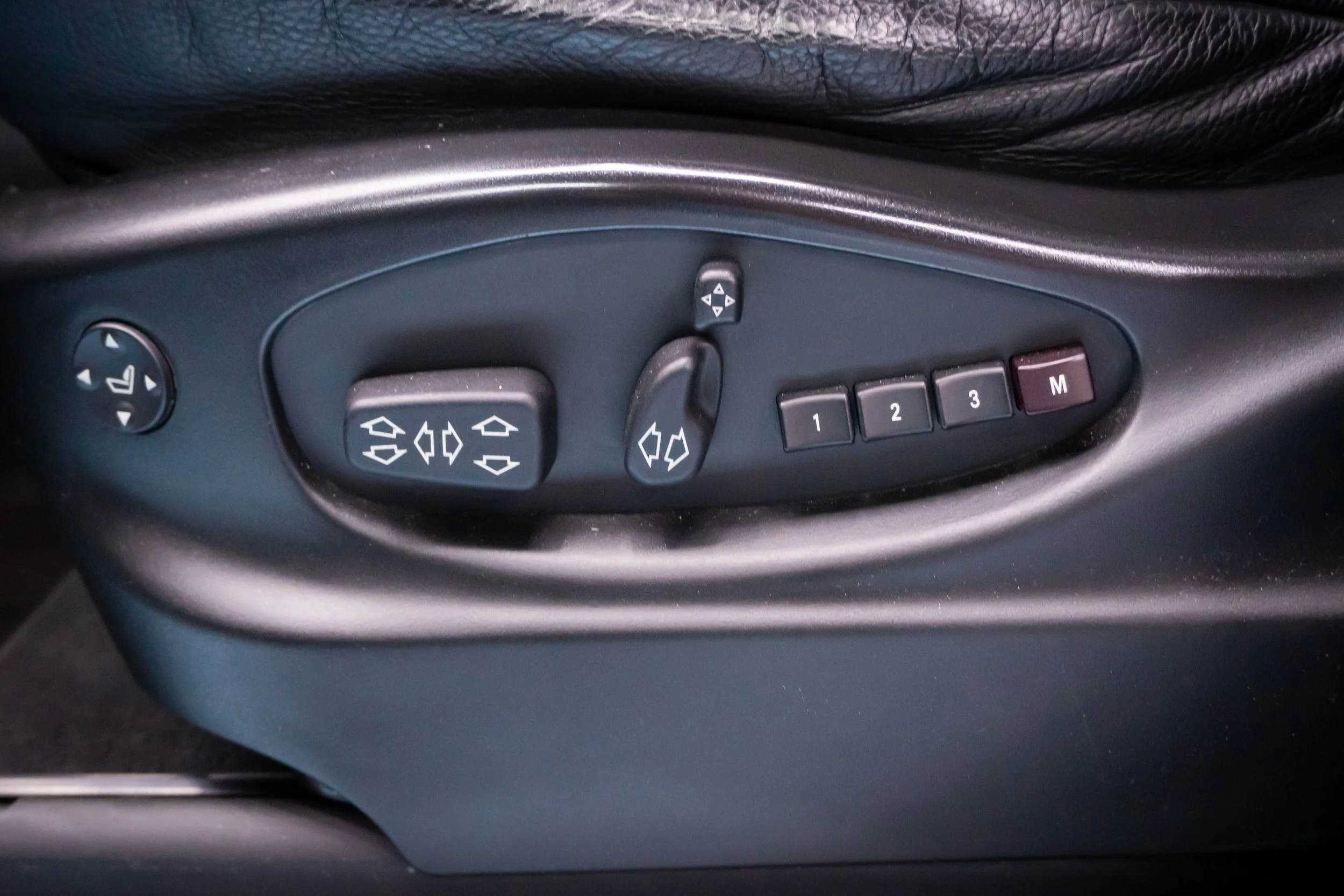 Почистени бутони на седалка в BMW X5