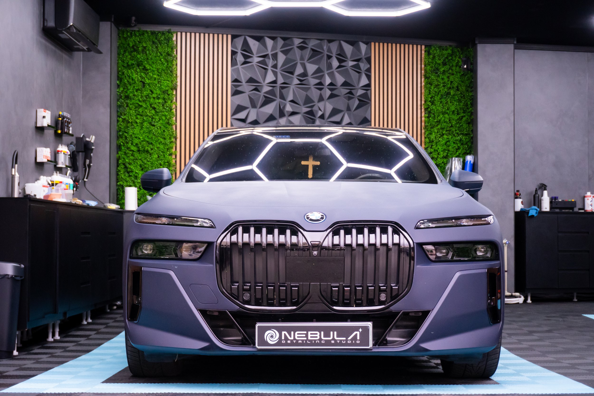BMW i7 след интериорен и екстериорен детайлинг в Nebula Detailing Studio