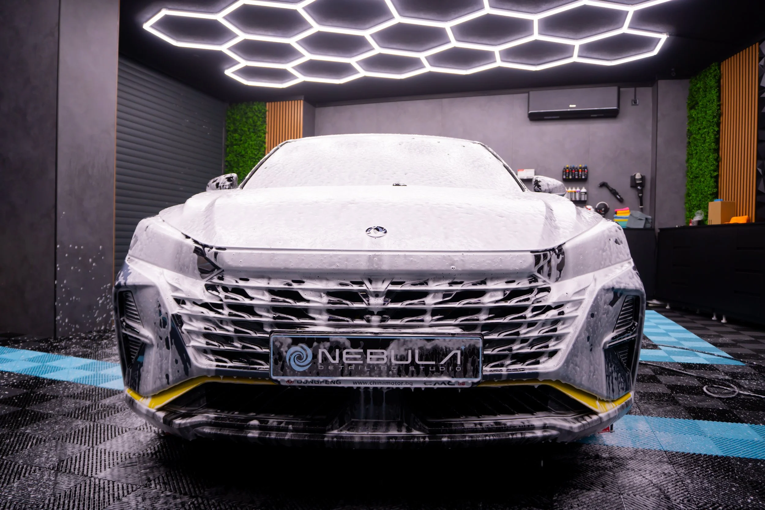 Предна част на Dongfeng с активна пяна