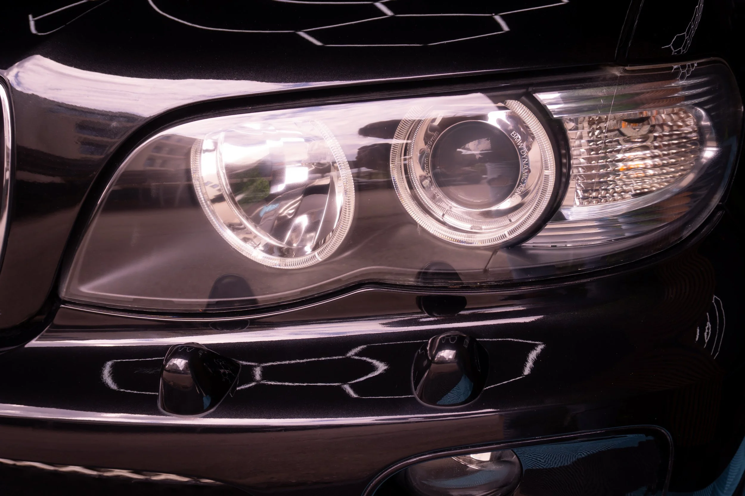 Фар на BMW X5 след финалната обработка