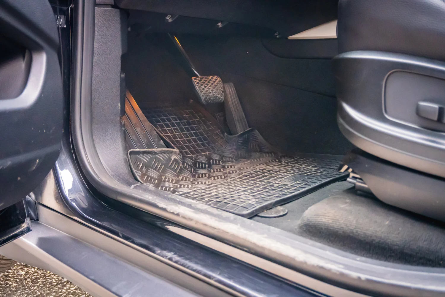 Замърсен преден мокет в BMW X5