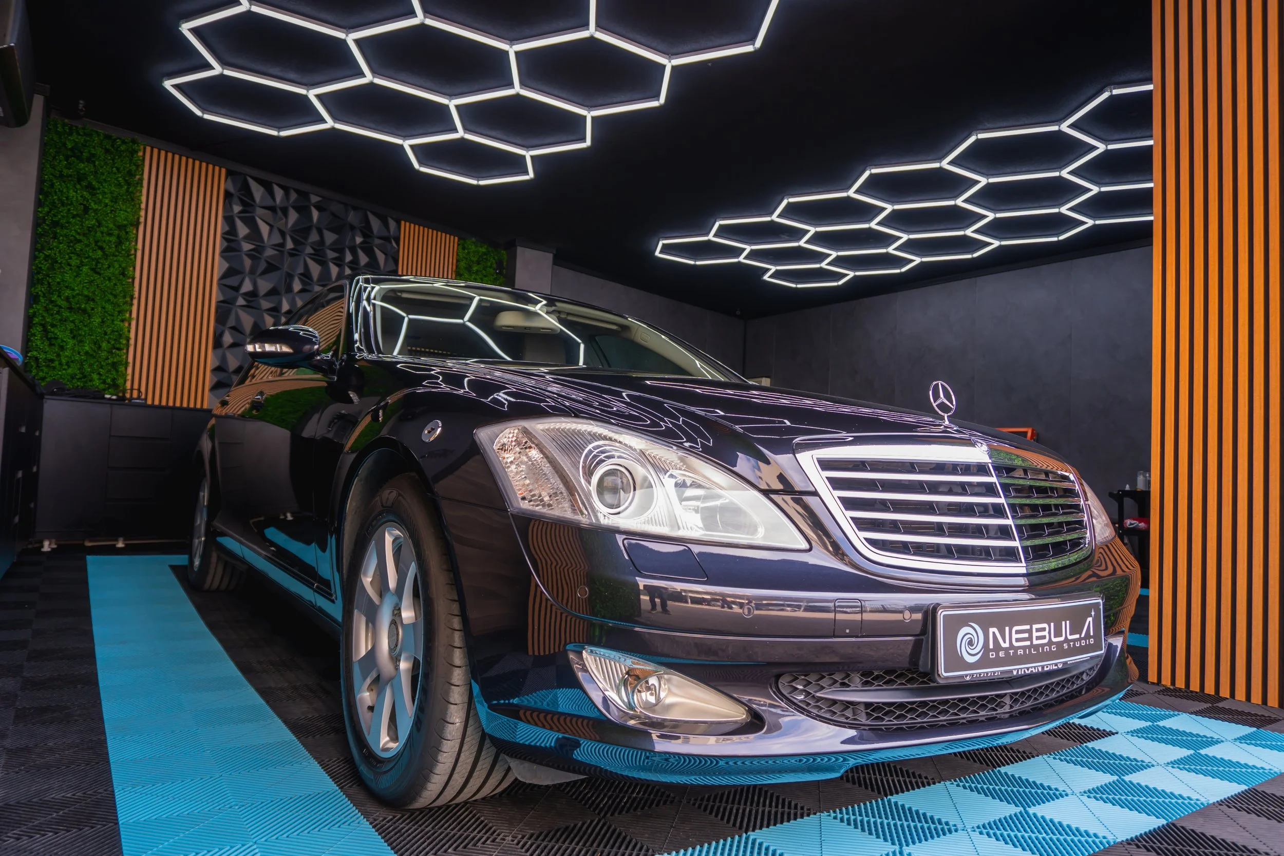 Mercedes-Benz S 350 след едностъпково полиране, sealant и фарове