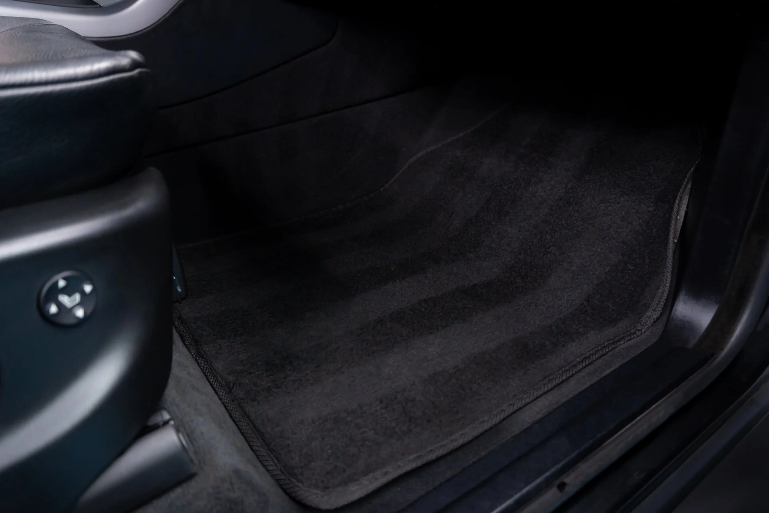 Подова зона на BMW X5 след почистване