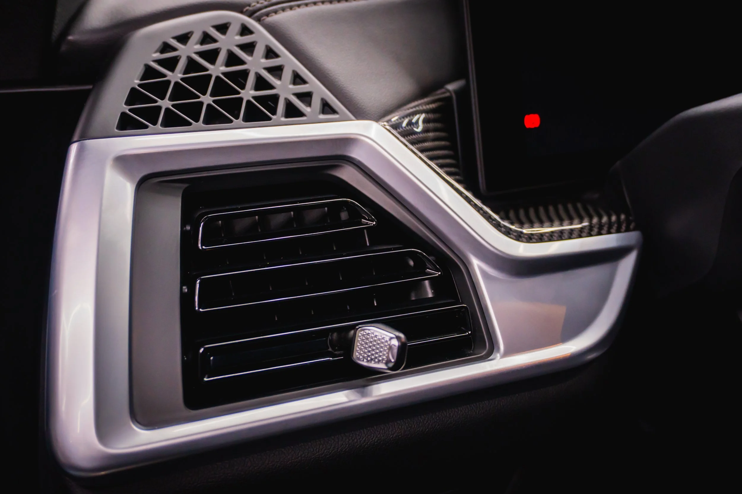 Почистен интериорен въздуховод на BMW X5
