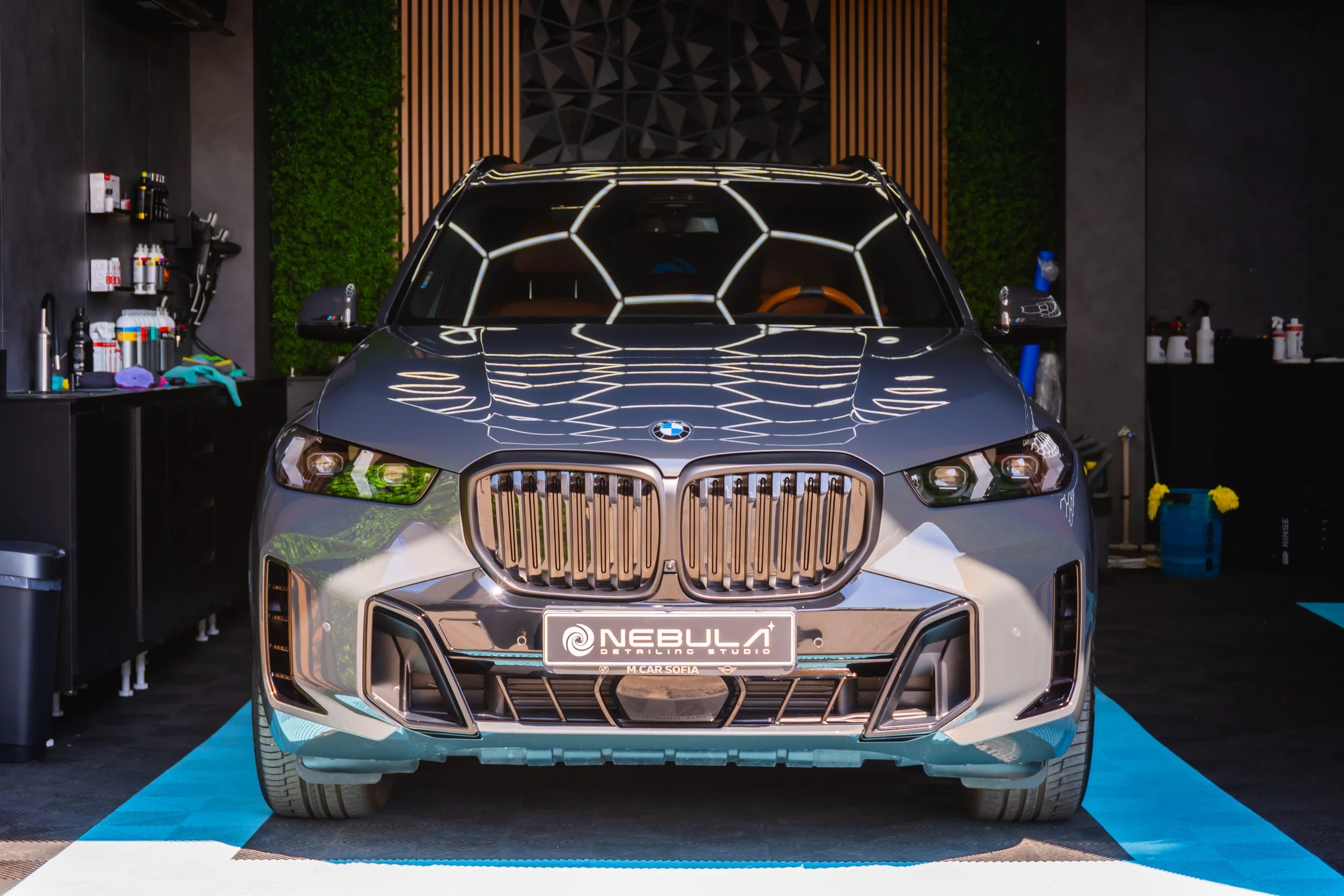 BMW X5 след машинно полиране и Gtechniq C2 Ceramic Sealant в Nebula Detailing Studio