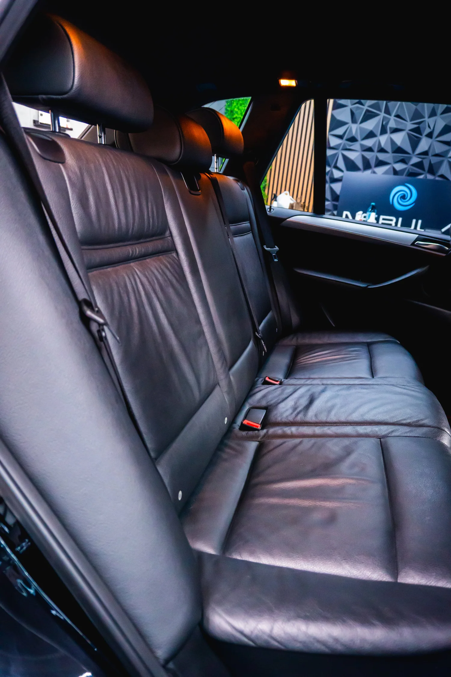Задни седалки на BMW X5 след почистване