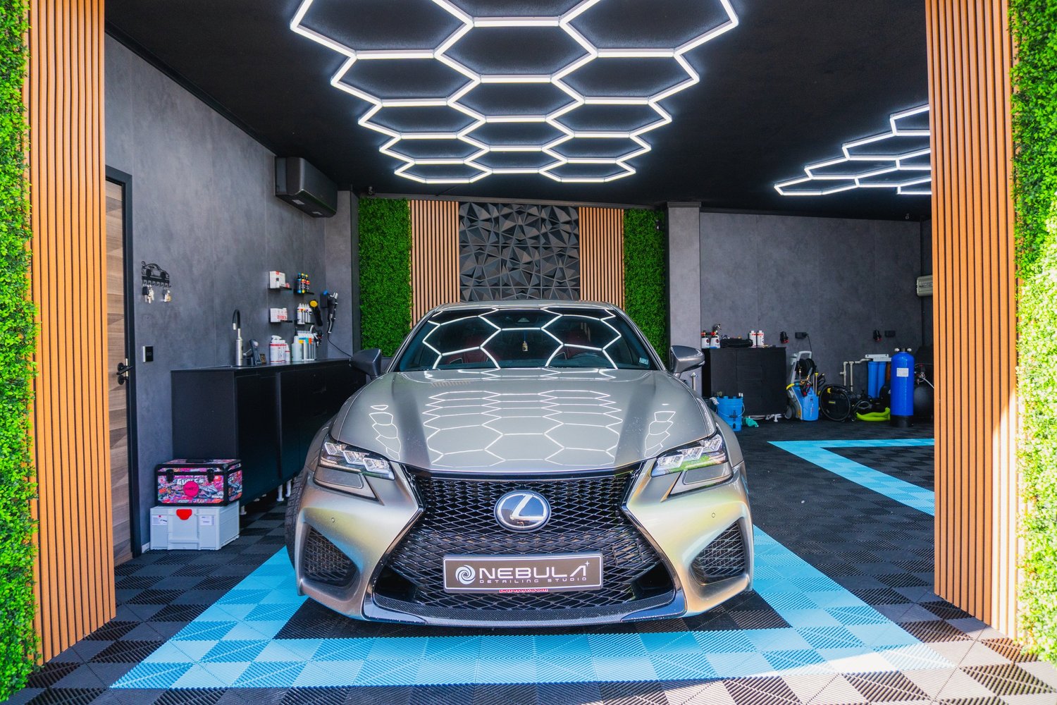 Lexus GS F след керамична защита