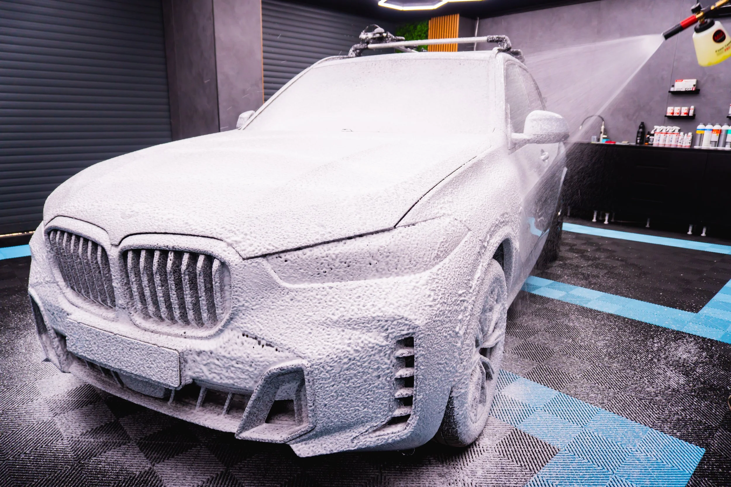BMW X5 с активна пяна преди издаване