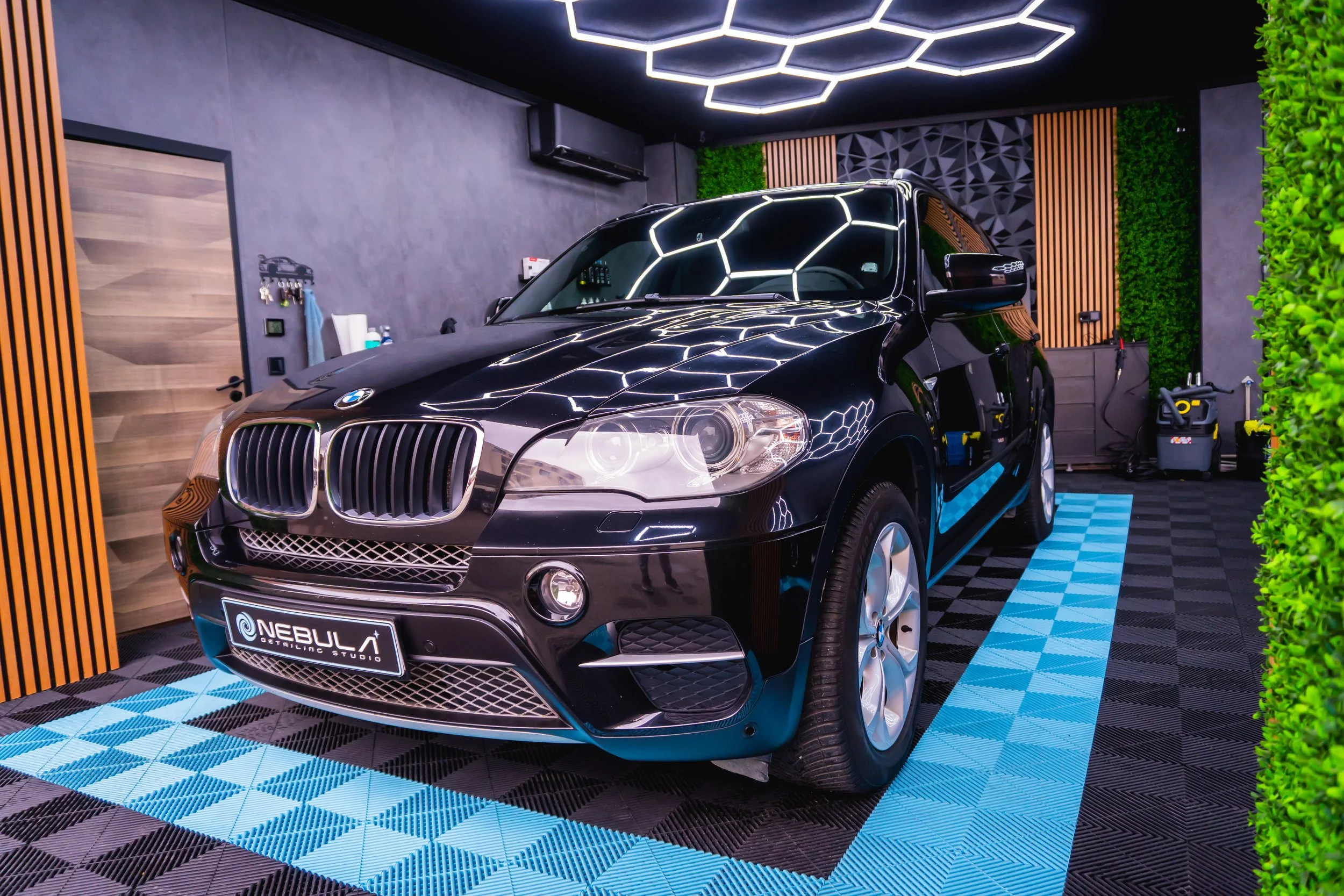 BMW X5 след интериорен детайлинг и локална корекция в Nebula Detailing София