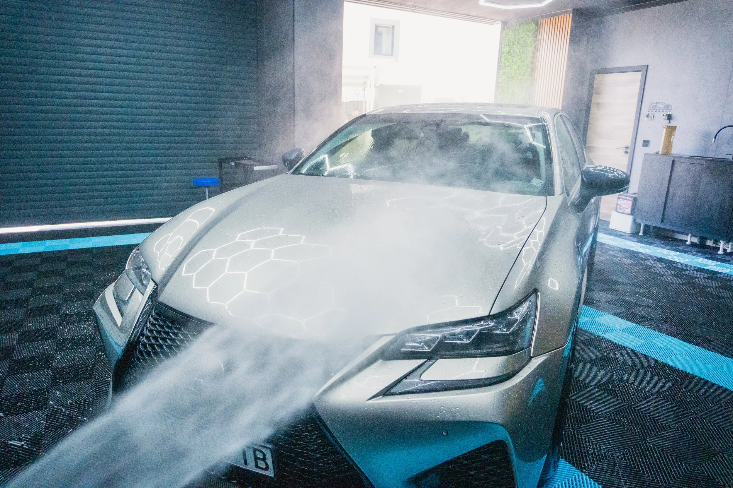 Изплакване на Lexus GS F