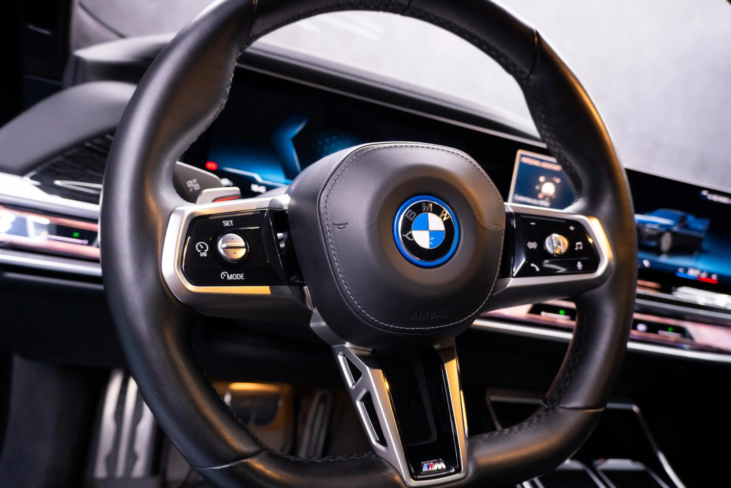 Волан на BMW i7 след интериорен детайлинг