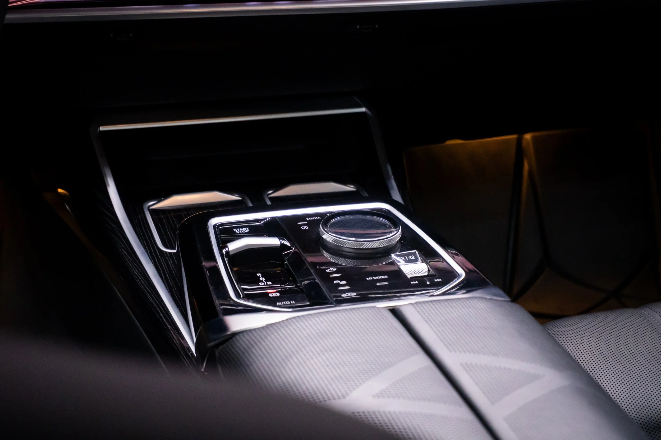 Централна конзола на BMW i7 след детайлинга
