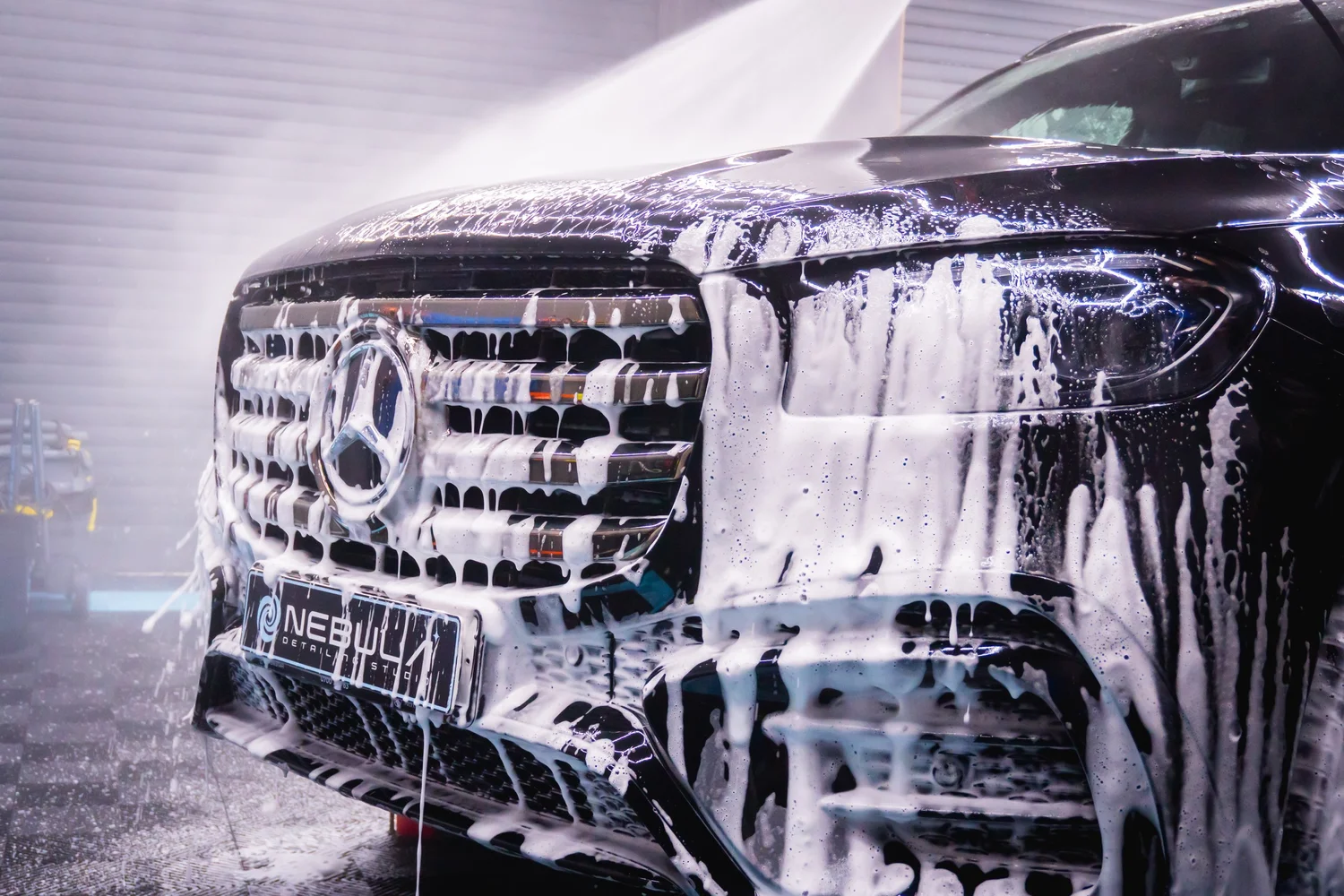 Подготовка на Mercedes-Benz GLS преди полиране
