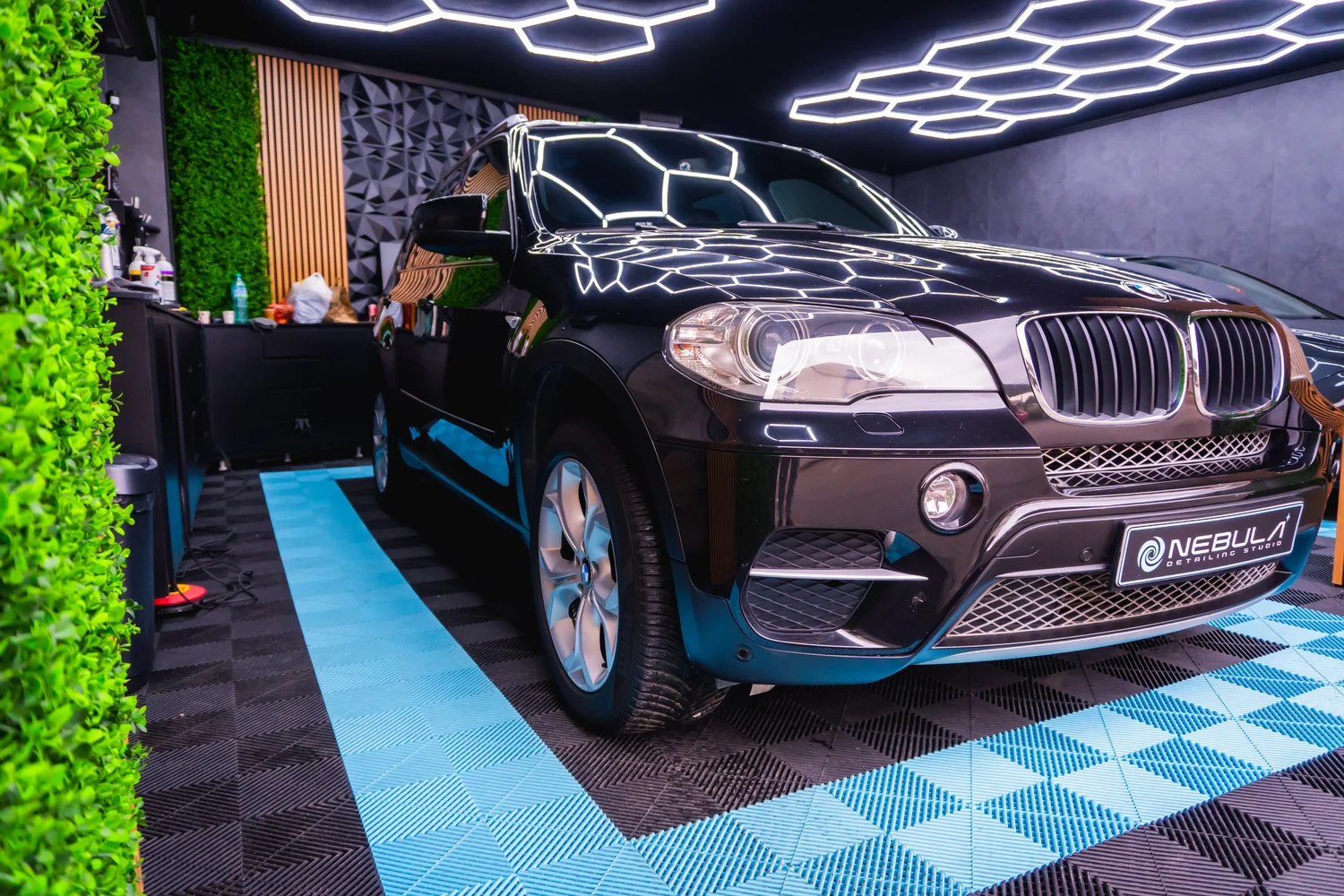 BMW X5 в Nebula Detailing
