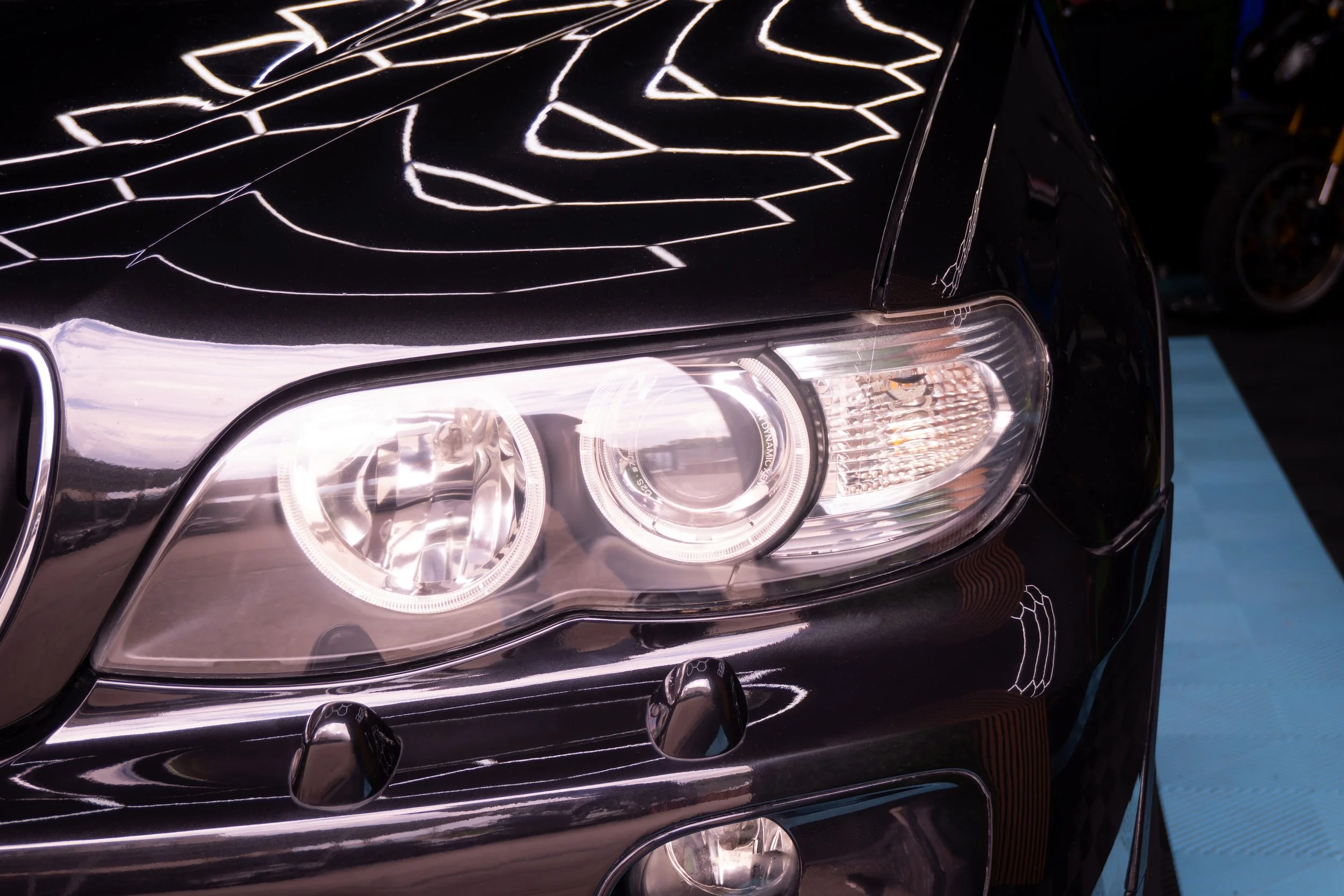 Фар на BMW X5 след възстановяване и полиране