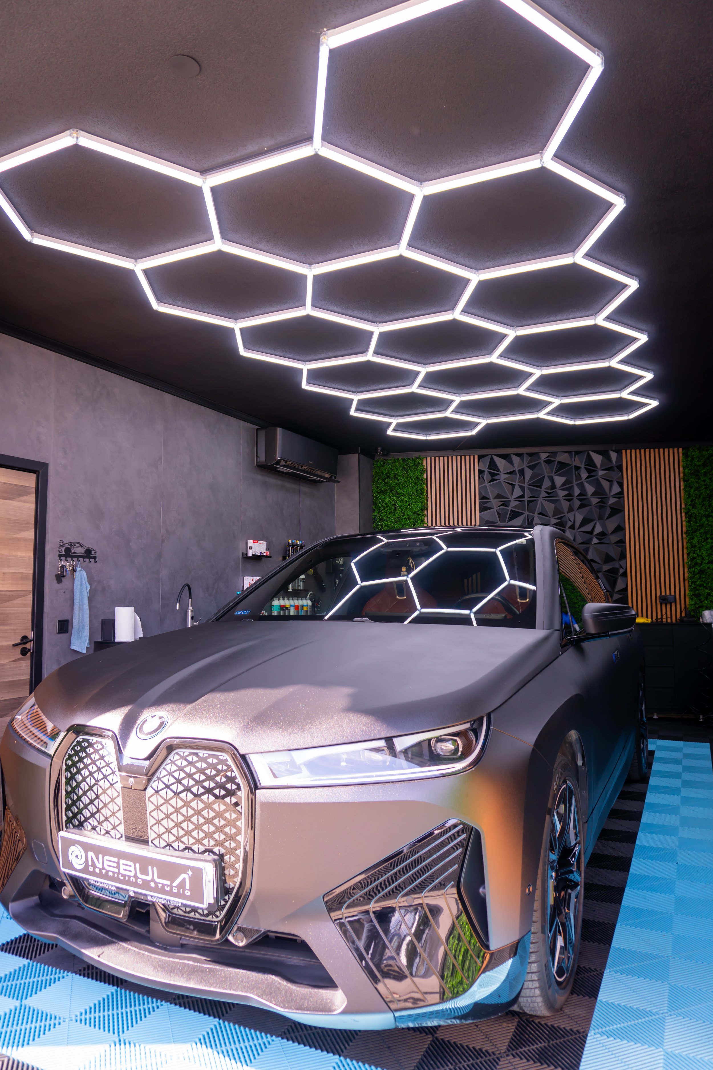 BMW iX след детайлинг в студиото