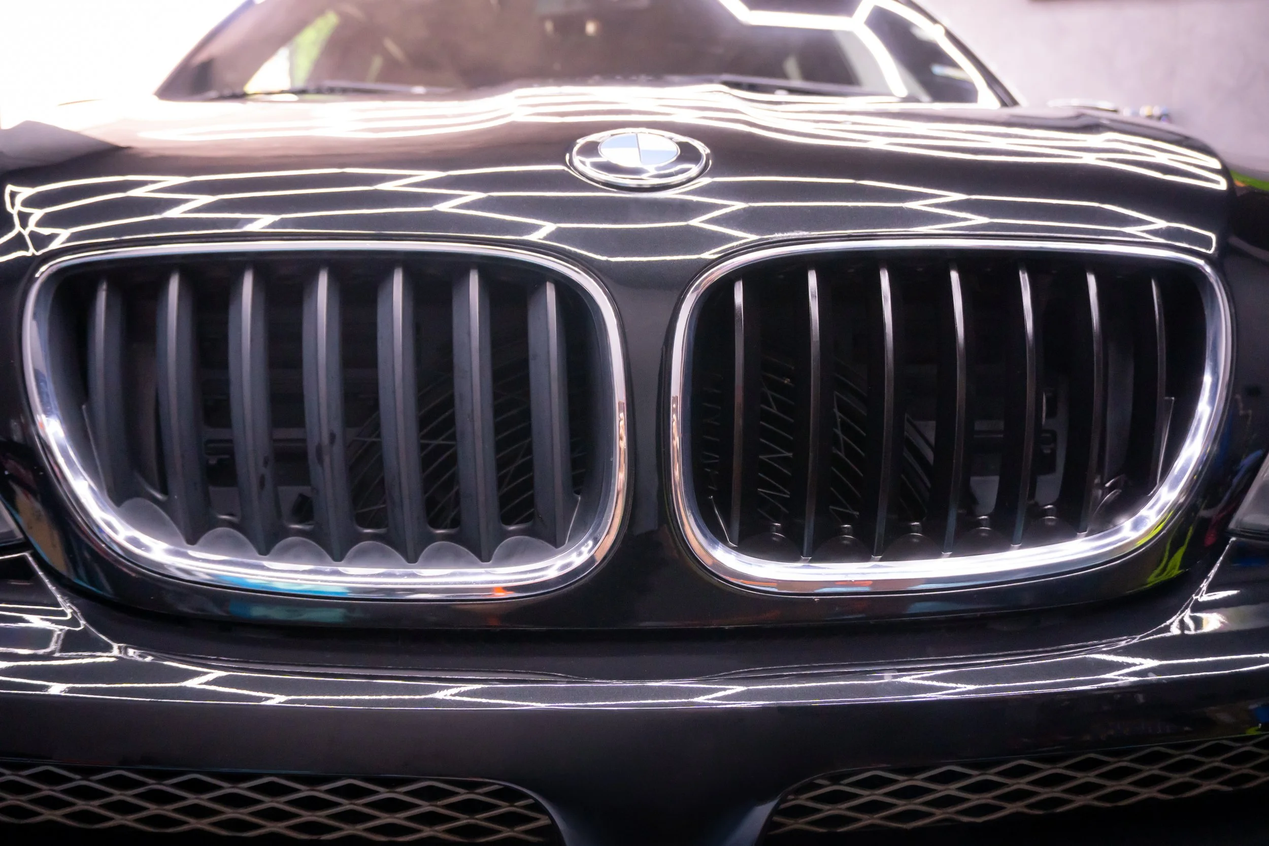 Предна решетка на BMW X5 след детайлинга